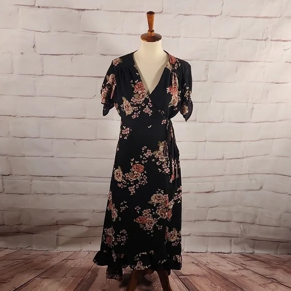 Blue Rain Dresses | Blue Rain Floral Maxi Wrap Dress | Color: Black/Pink | Size: S | Opulentelephant's Closet Blue Rain Dresses | Blue Rain Floral Maxi Wrap Dress | Color: Black/Pink | Size: S | Opulentelephant's Closet